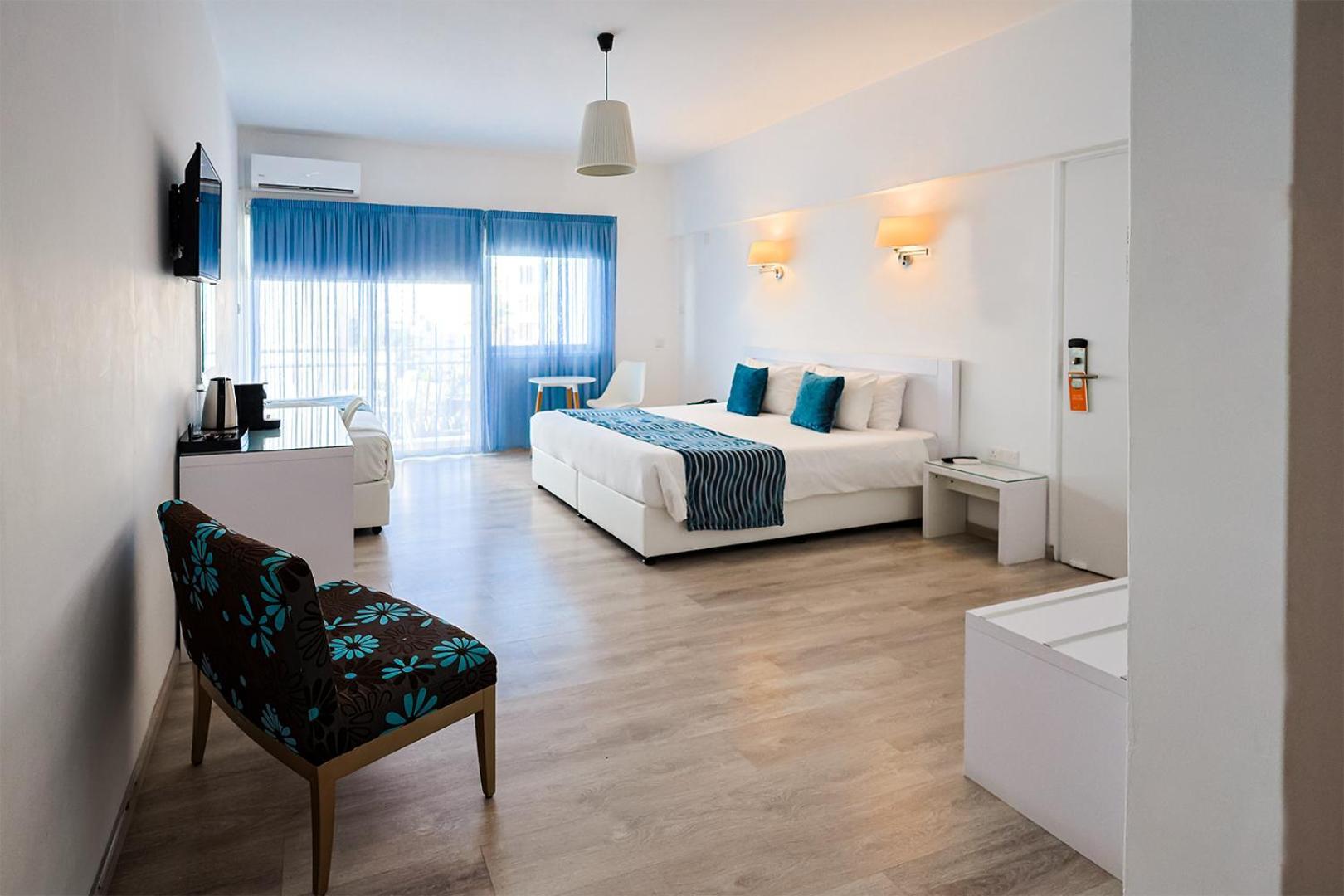 Mikes Kanarium City Hotel Ларнака Экстерьер фото