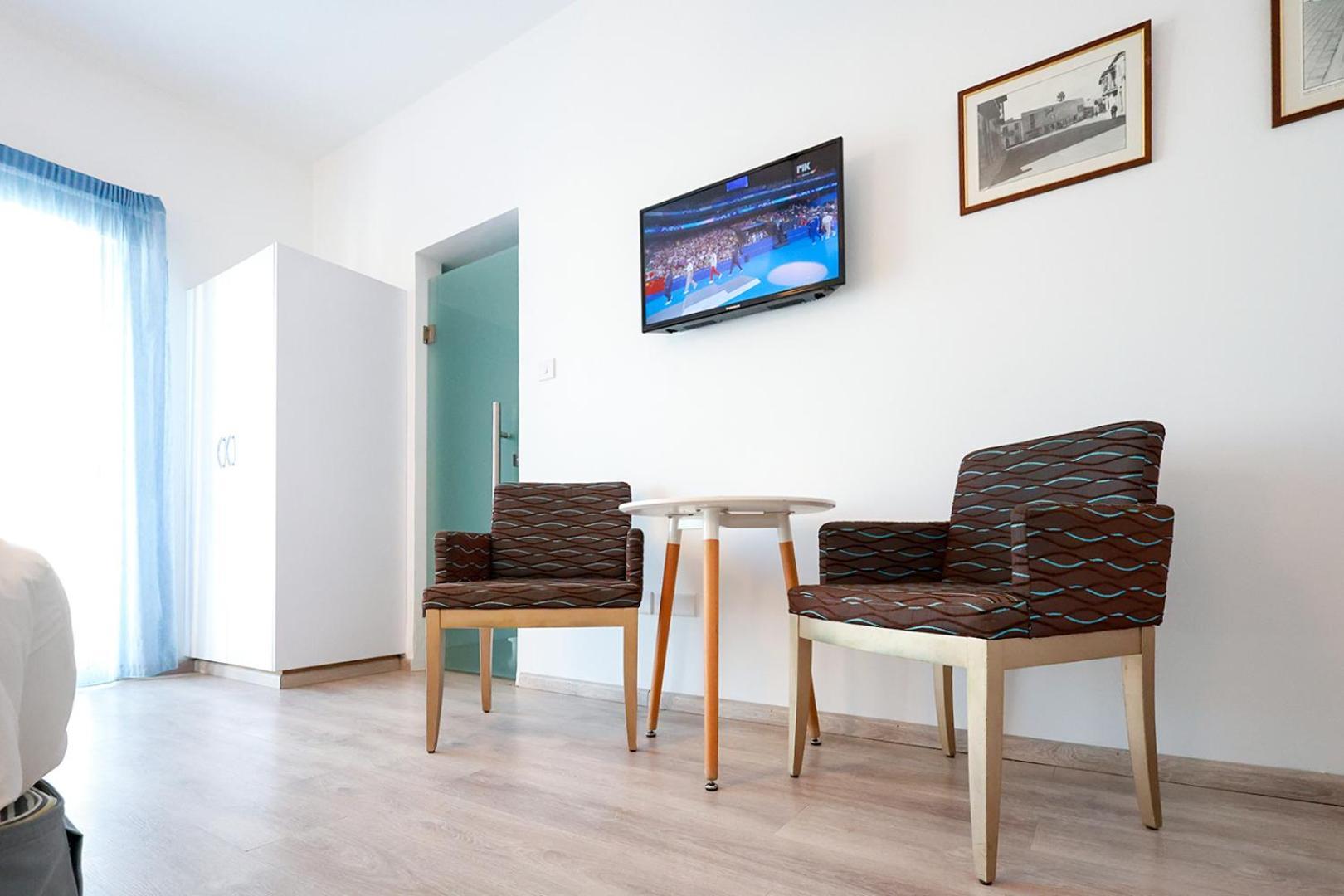 Mikes Kanarium City Hotel Ларнака Экстерьер фото